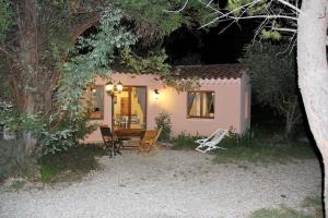 Maison de vacances Gite Derrière les Oliviers -Le Mas de la Cigale Bleue 291 route de l'Isle sur la Sorgue 84510 Caumont-sur-Durance Provence-Alpes-Côte d\'Azur