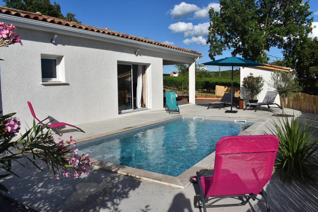 Maison de vacances Gite des Clapas Flora, villa avec piscine privée Chemin de Serre Merlas 07120 Balazuc