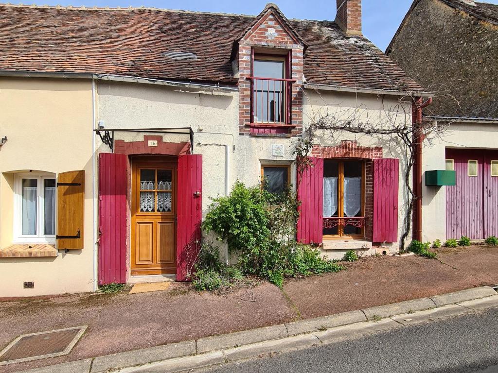 Gîte Douchy-Montcorbon-Douchy, 2 pièces, 3 personnes - FR-1-590-248 16 Rue de la Fontaine, 45220 Douchy