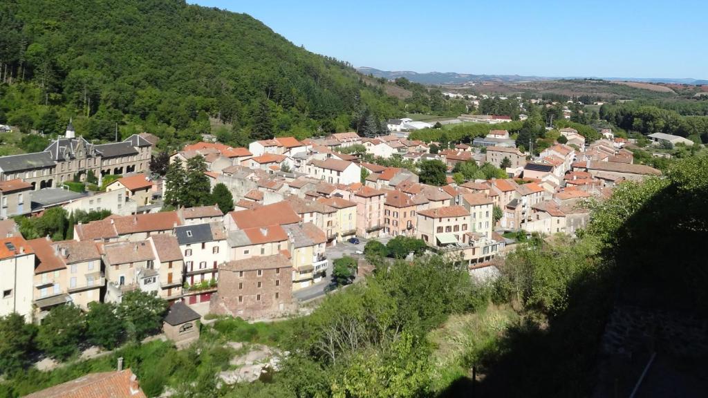 Maison de vacances Gîte Dourdou - Les Hauts de Camarès 1 Bis rue du Jeu de Ballon 12360 Camarès