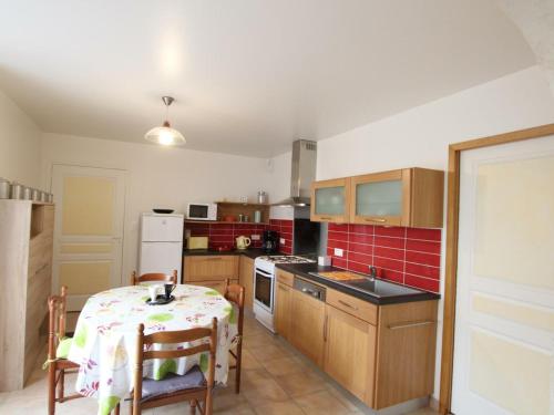Gîte Dragey-Ronthon, 5 pièces, 7 personnes - FR-1-362-430