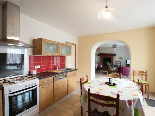 Gîte Dragey-Ronthon, 5 pièces, 7 personnes - FR-1-362-430