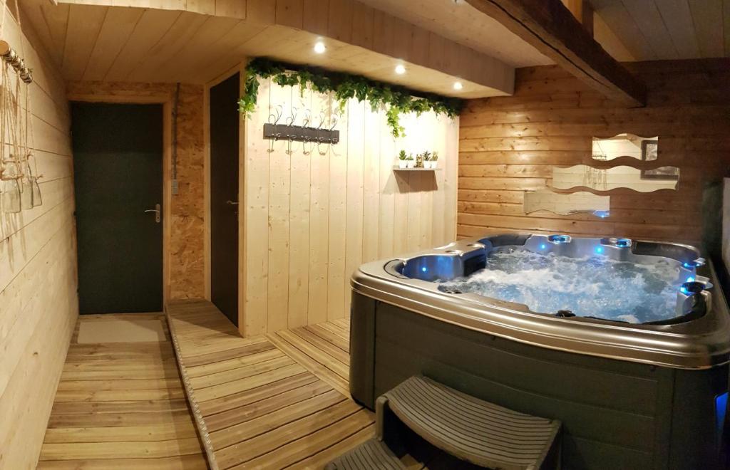 Gîte et SPA Chez Jules 2 Rue de la Mairie, 25530 Vellerot-lès-Vercel