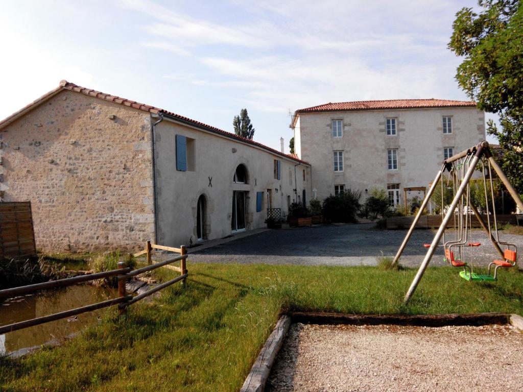 Maison de vacances Gîte familial -- Les PALMIERS 13 Rue Gambetta 17260 Gémozac