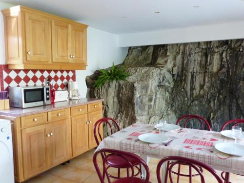 Gîte Ferrières-sur-Sichon, 4 pièces, 8 personnes - FR-1-489-212