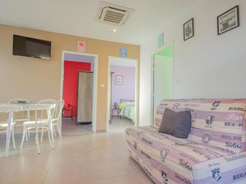 Gîte Fontaine-les-Grès, 4 pièces, 6 personnes - FR-1-543-69