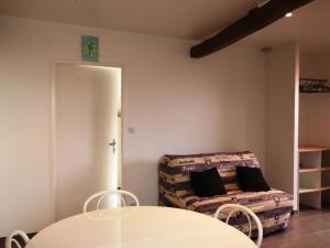 Gîte Fontaine-les-Grès, 4 pièces, 6 personnes - FR-1-543-69