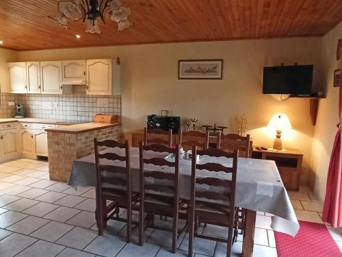Gîte Fontenoy-le-Château, 3 pièces, 4 personnes - FR-1-589-69