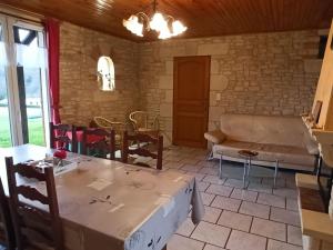 Gîte Fontenoy-le-Château, 3 pièces, 4 personnes - FR-1-589-69