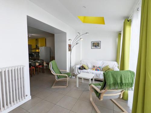 Gîte Gond-Pontouvre, 4 pièces, 6 personnes - FR-1-653-181