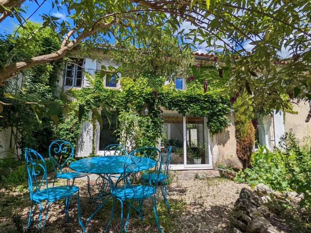 Maison de vacances Gîte Graves-Saint-Amant, 4 pièces, 5 personnes - FR-1-653-31 18, rue du petit pont 16120 Bassac