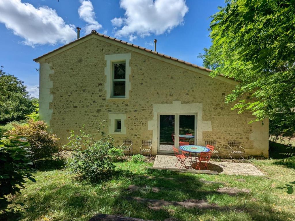 Maison de vacances Gîte Guizengeard, 3 pièces, 4 personnes - FR-1-653-191 259, chemin du Moulin de Bégot 16480 Guizengeard