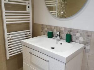 Gîte Hergugney, 3 pièces, 4 personnes - FR-1-589-401