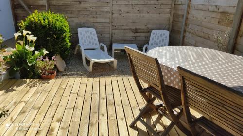 GITE JARDIN/TERRASSE COSY PRES PLAGES