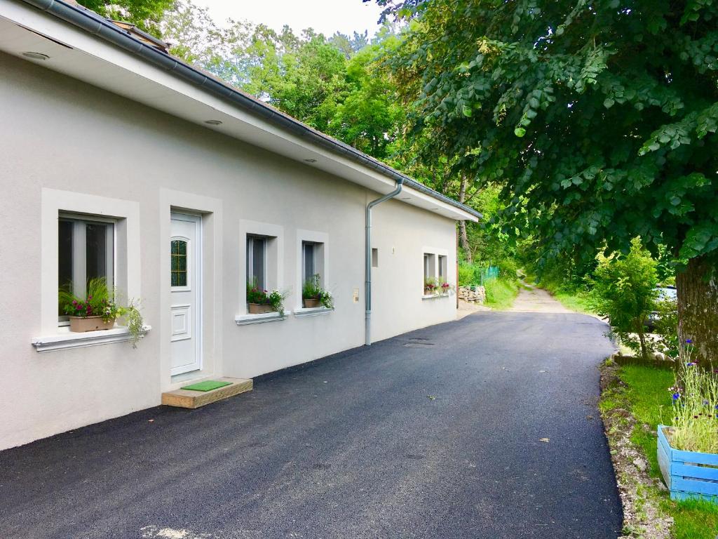 Gîte L'Annexe 415 Chemin des Épinettes, 39300 Crotenay