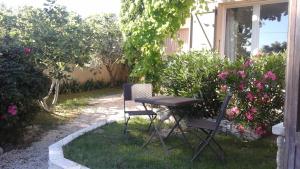 Maison de vacances Gite l'Annexe 304 route des jardinettes 84530 Villelaure Provence-Alpes-Côte d\'Azur