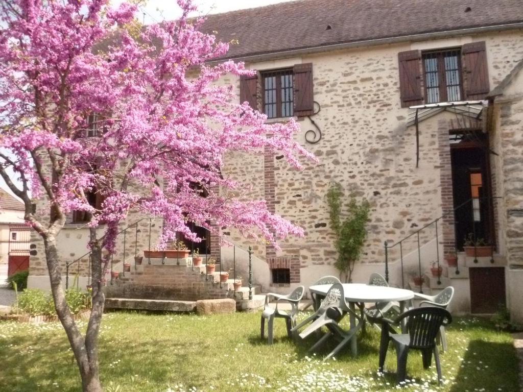 Gîte l'École Buissonnière 2 rue NOBLOT, 89600 Chéu