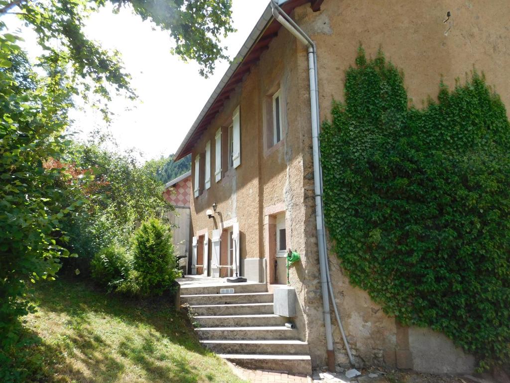 Maison de vacances Gîte l'école est finie 6 personnes 4pièces 37 les trois maisons 88490 Lusse