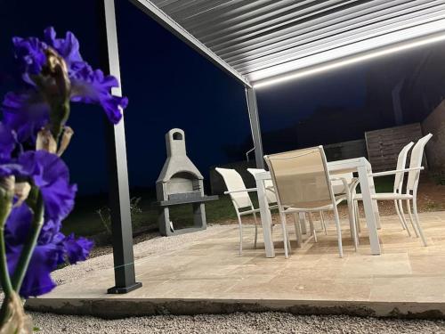 Gîte la bergerie, piscine chauffée, jacuzzi