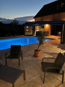Gîte la bergerie, piscine chauffée, jacuzzi