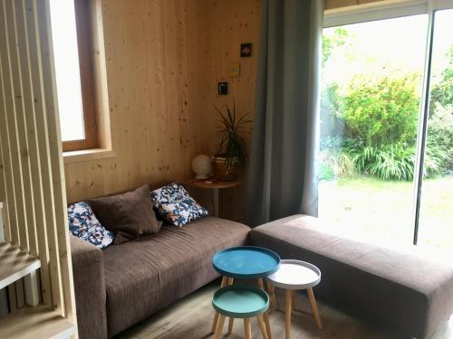 Gite la Chouette Bicoque, petite maison rénovée en bois une chambre, une mezzanine en bord de Rance