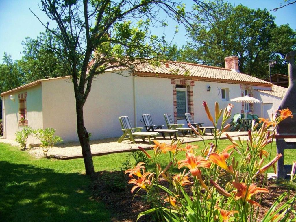 Maison de vacances Gîte La Garnache, 4 pièces, 6 personnes - FR-1-426-195 La Coccinelle Le Pas du Bois 85710 La Garnache