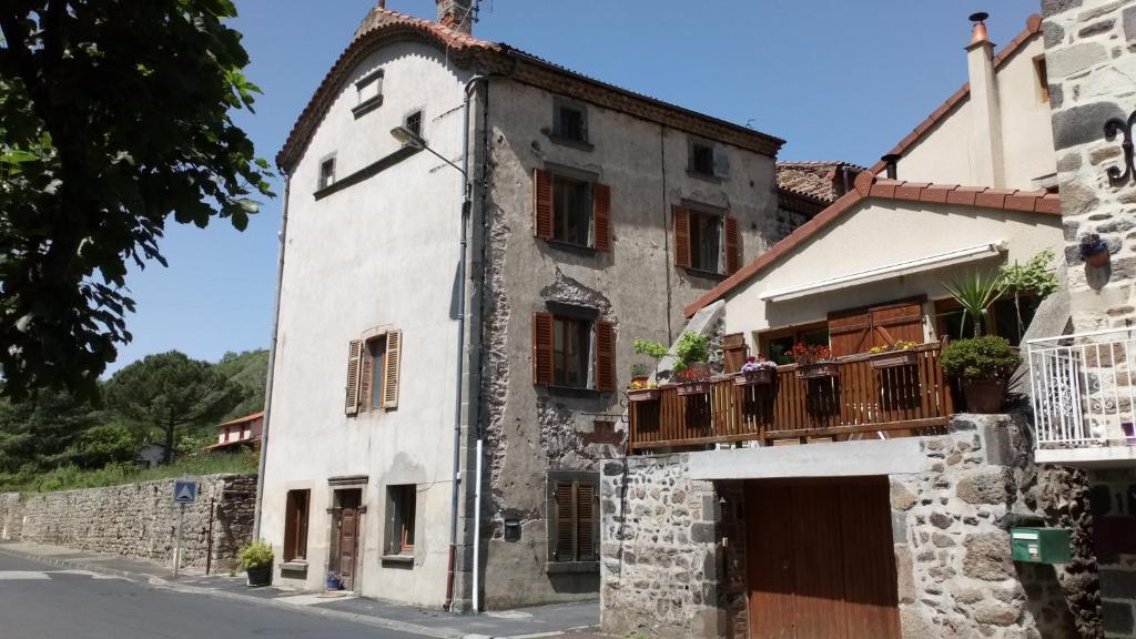 Gîte la maison de Mika Saint-Floret, 63320 Saint-Floret