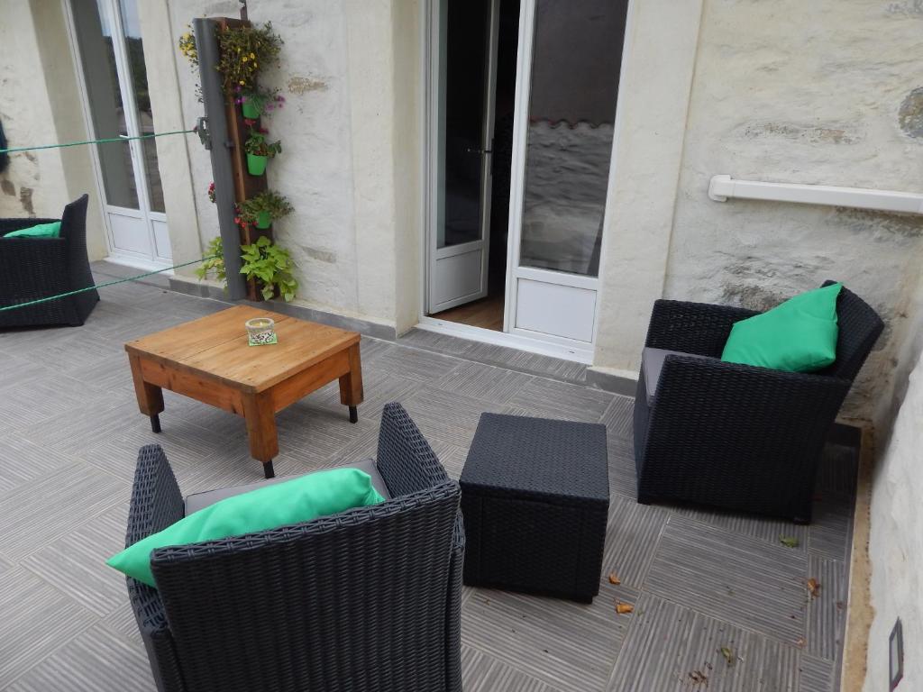 Gîte La Maison Toute de Travers 48140 Le Malzieu-Ville