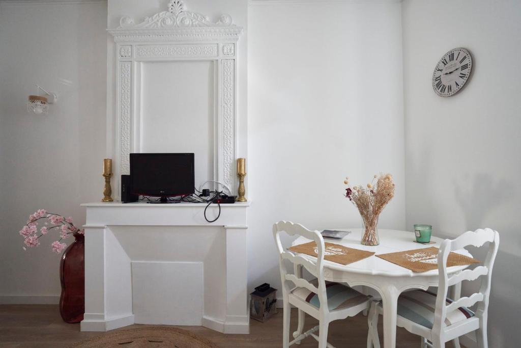 Gîte La Roche-Neuville-Saint-Sulpice, 5 pièces, 10 personnes - FR-1-600-206 53360 Saint-Germain-de lʼHomel