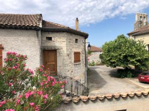 Maison de vacances Gîte la Serre - Maison de village au calme et au cœur des plus beaux sites ardéchois 17 place Saint Prix, Hameau de Comps 07120 Grospierres Rhône-Alpes