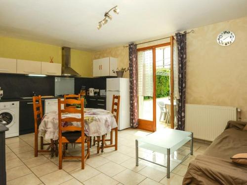 Gîte Laines-aux-Bois, 2 pièces, 4 personnes - FR-1-543-87