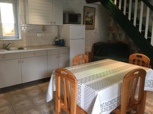 Gîte Laître-sous-Amance, 2 pièces, 3 personnes - FR-1-584-68