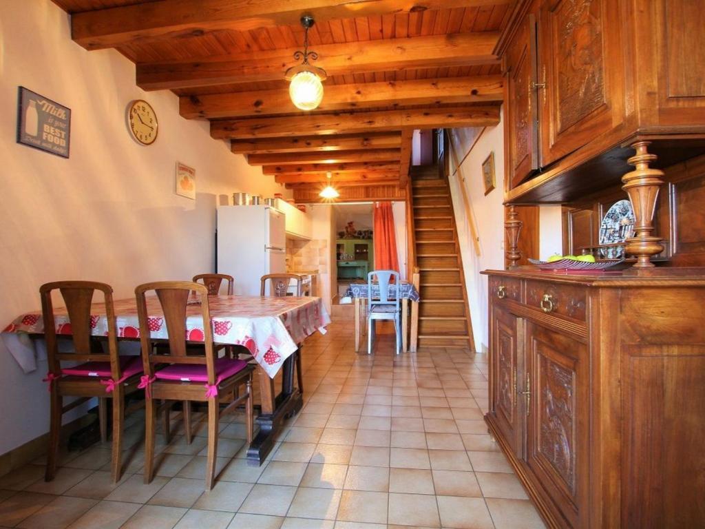 Maison de vacances Gîte Lantriac, 3 pièces, 4 personnes - FR-1-582-141 Le Mont 43260 Lantriac