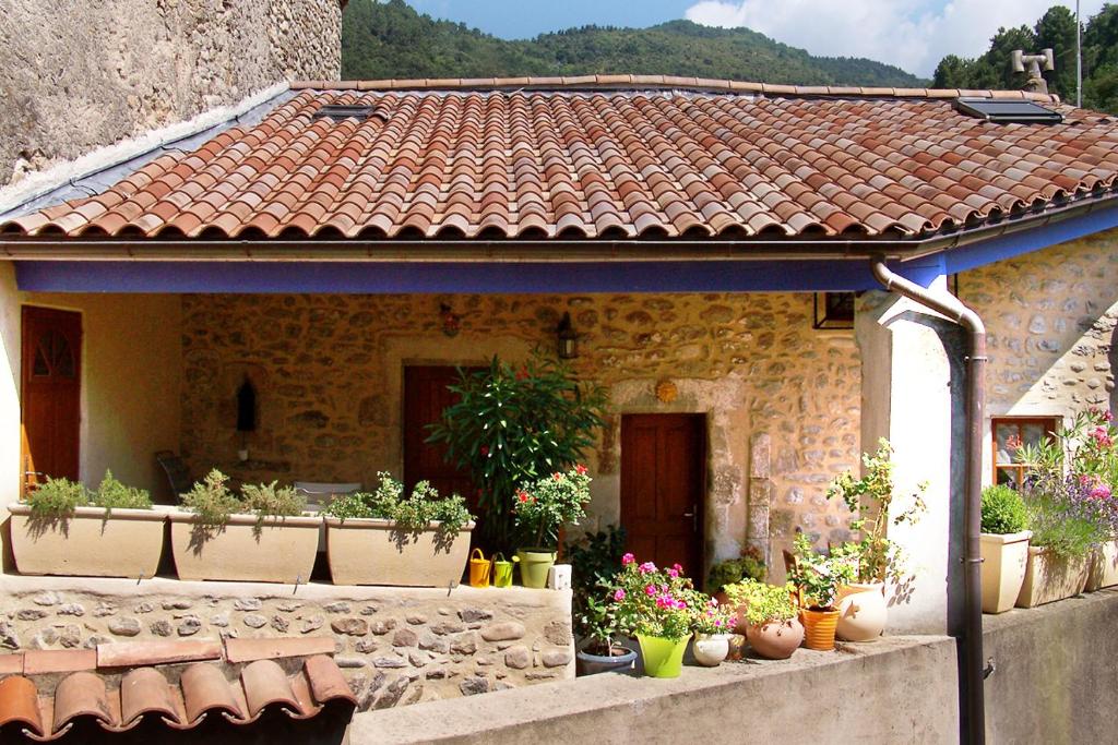 Maison de vacances Gîte Le Galta - Maison entiére tout équipée, 2 chambres, SdB avec bain à remous, terrasse privative Quartier de l'église 07360 Saint-Fortunat-sur-Eyrieux