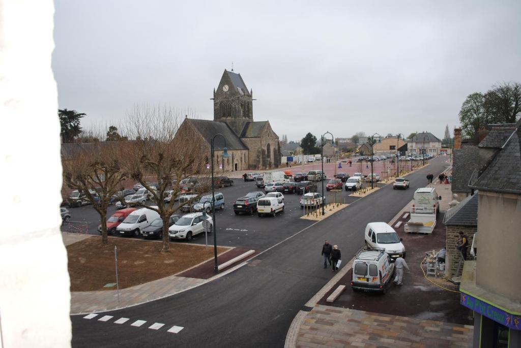 Maison de vacances Gite Le Jour J 2 eme etage 35 Rue du General de Gaulle 50480 Sainte-Mère-Église