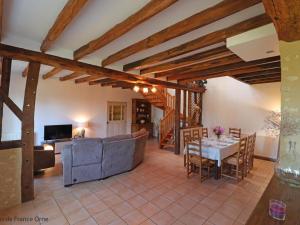Gîte Le Pin-la-Garenne, 4 pièces, 8 personnes - FR-1-497-155