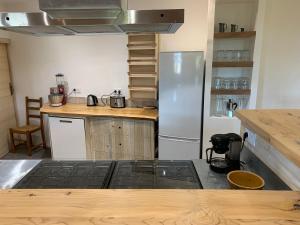 Maison de vacances Gîte Les Cabanes de Fallot pour 15 personnes avec accès piscine naturelle Les Cabanes de Fallot, Lieu-dit En Fallot 32380 LʼIsle-Bouzon Midi-Pyrénées