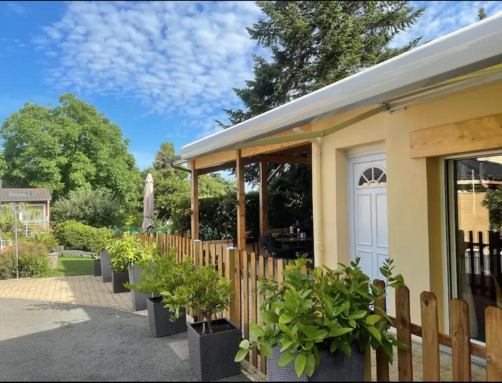 Gîte les Noisetiers Maison familiale avec piscine 11 Rue de la Moutade, 63350 Joze