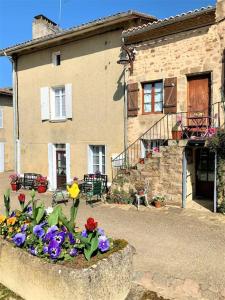 Maison de vacances Gîte Les Tilleuls à Lesterps proche Confolens 1 Place des Tilleuls 16420 Lesterps -1