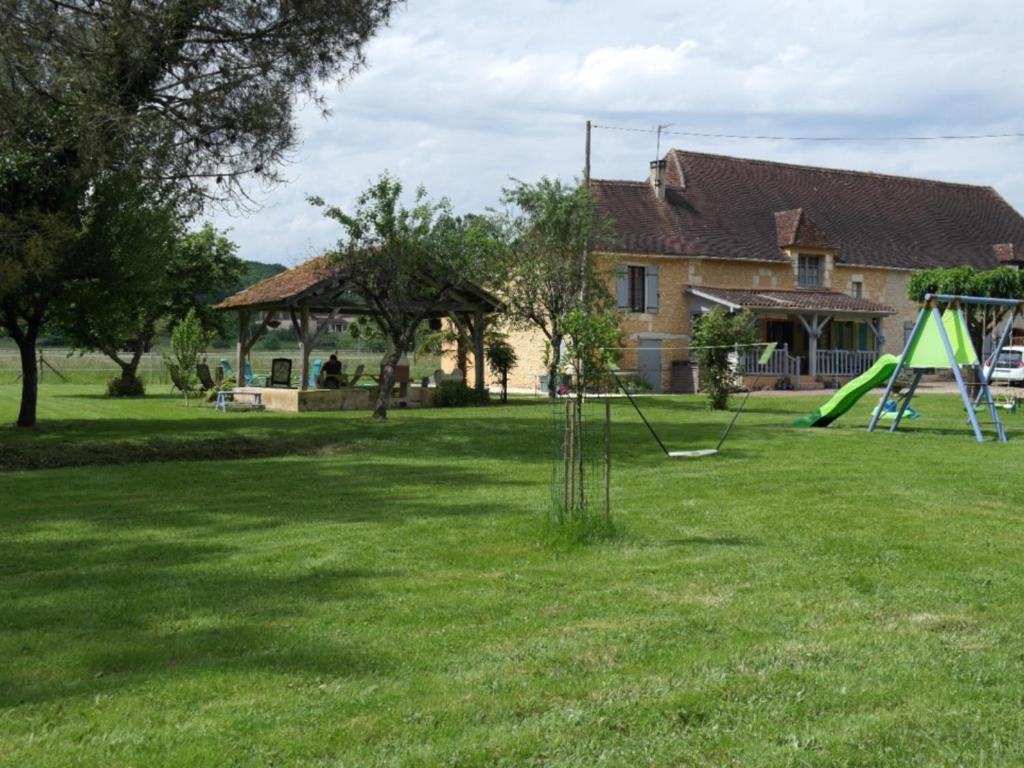 Maison de vacances Gîte Limeuil, 4 pièces, 6 personnes - FR-1-616-219 La Reynie 24510 Limeuil