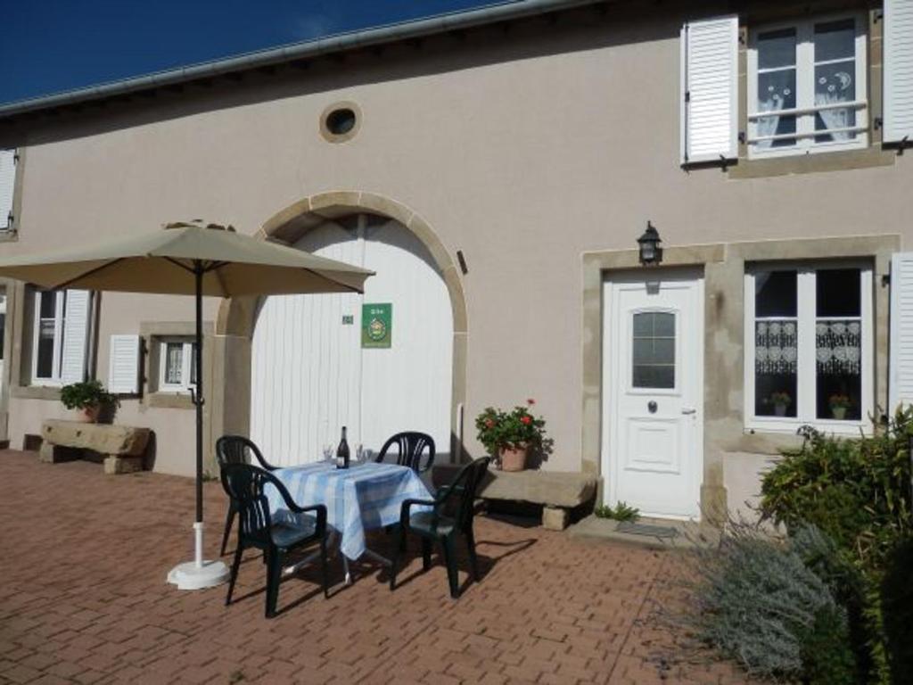 Maison de vacances Gîte Lironcourt, 3 pièces, 5 personnes - FR-1-589-118 28, rue du Charmont 88410 Lironcourt