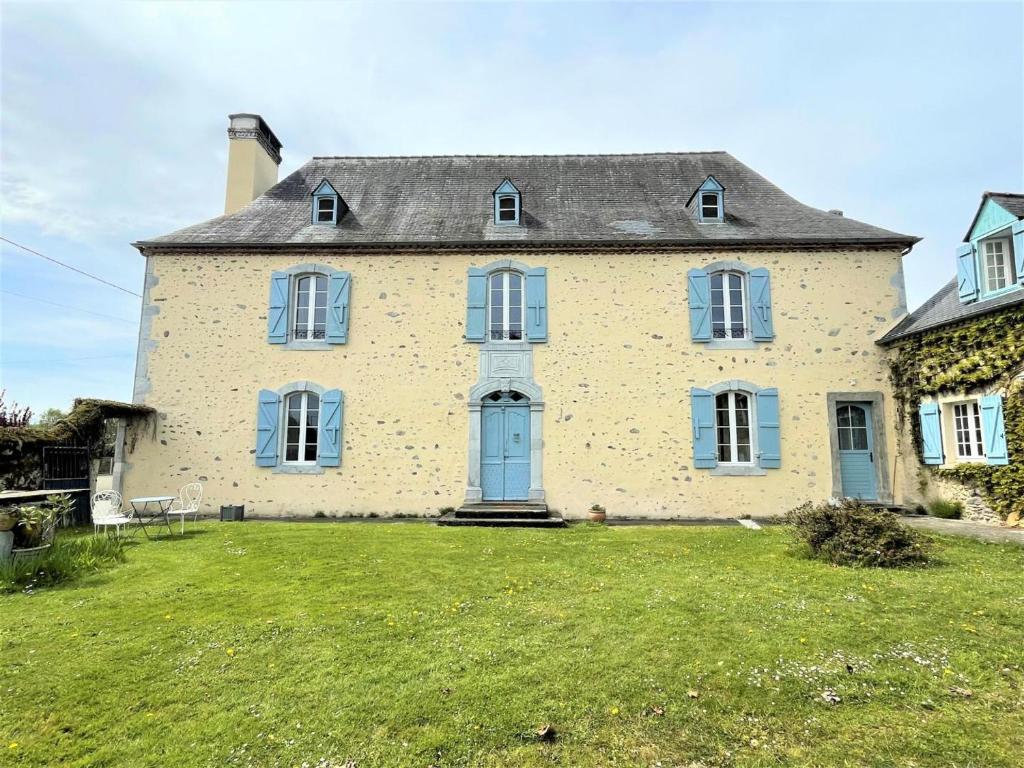 Maison de vacances Gîte Lucgarier, 5 pièces, 9 personnes - FR-1-384-812 4 Rue des Pyrénées 64420 Lucgarier