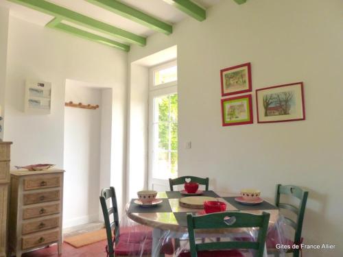 Gîte Lurcy-Lévis, 2 pièces, 3 personnes - FR-1-489-376