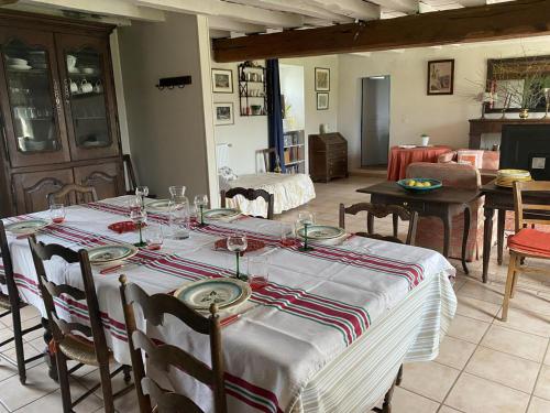 Gîte Lurcy-Lévis, 3 pièces, 5 personnes - FR-1-489-378