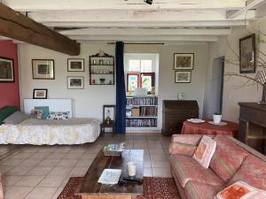 Gîte Lurcy-Lévis, 3 pièces, 5 personnes - FR-1-489-378