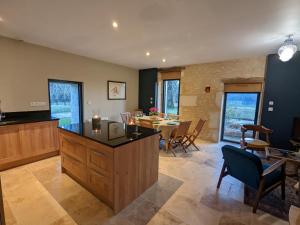 Gîte Magnac-Lavalette-Villars, 5 pièces, 8 personnes - FR-1-653-10