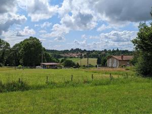 Gîte Massignac, 4 pièces, 6 personnes - FR-1-653-213