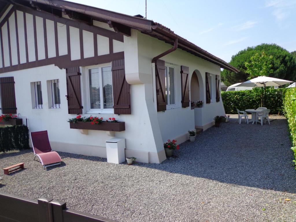 Gîte Mazerat-Aurouze, 5 pièces, 8 personnes - FR-1-582-220