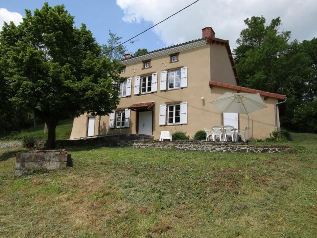 Maison de vacances Gîte Mazerat-Aurouze, 5 pièces, 9 personnes - FR-1-582-217 Le Boucherand 43230 Mazerat-Aurouze