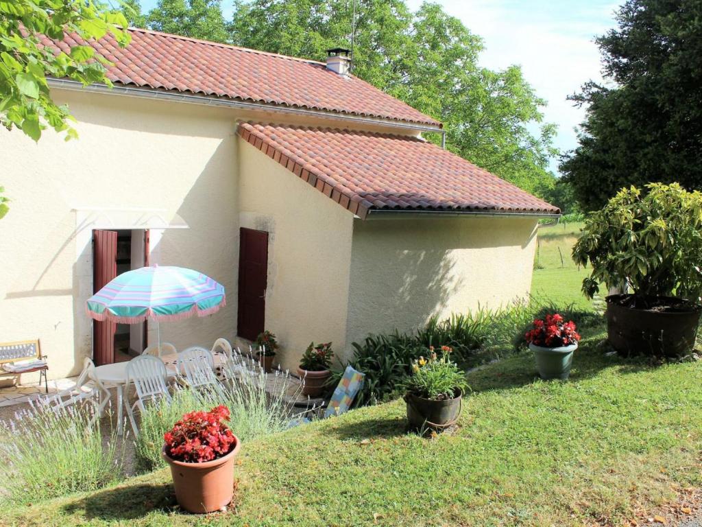 Maison de vacances Gîte Mensignac, 3 pièces, 5 personnes - FR-1-616-40 1481 Route de La Bénéchie 24350 Mensignac